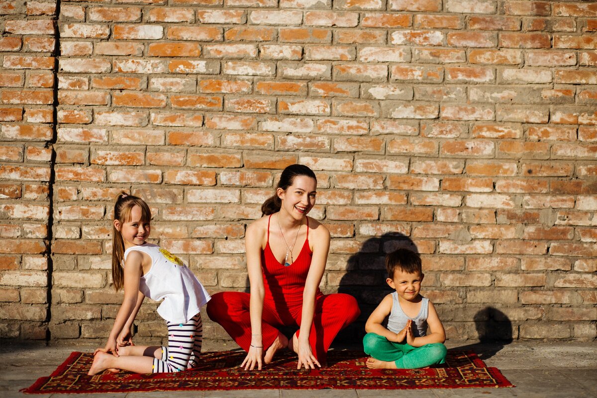 Занятия с детьми проходят в забавной игровой форме