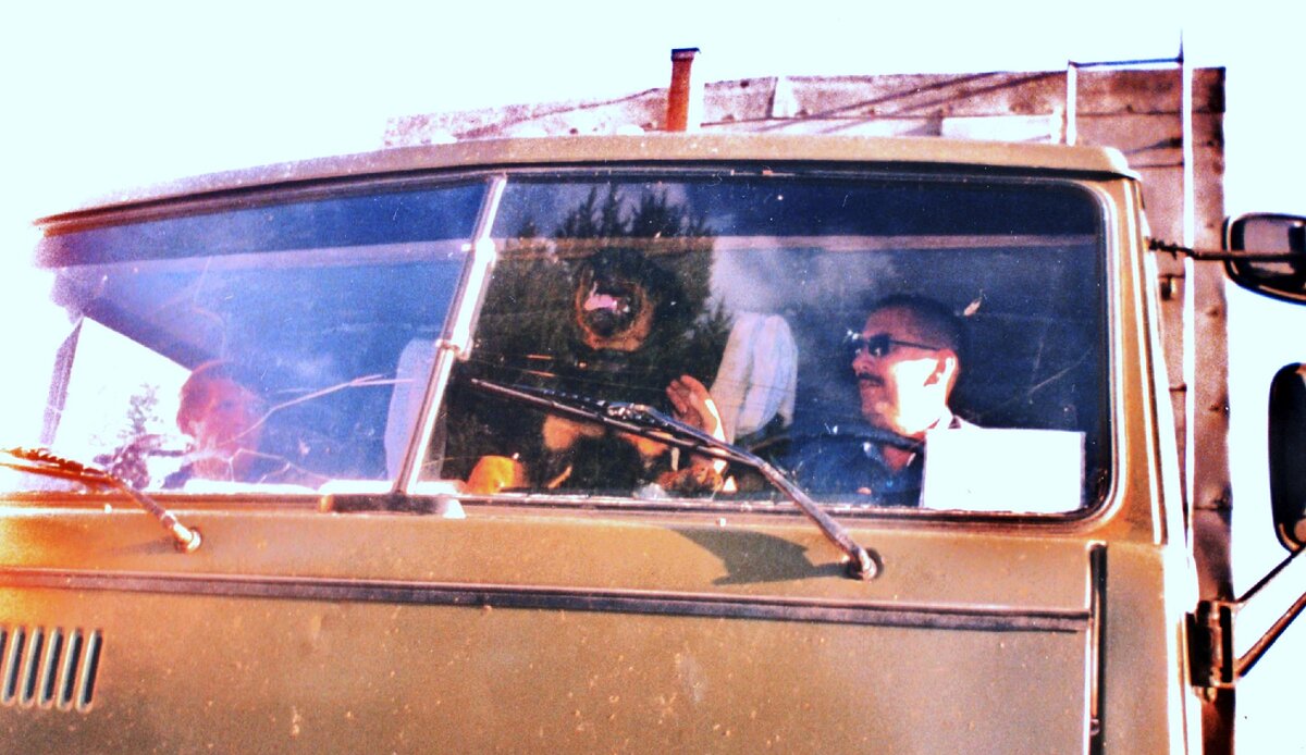 Володя Васильев (Вован), пёс и я собственной персоной.