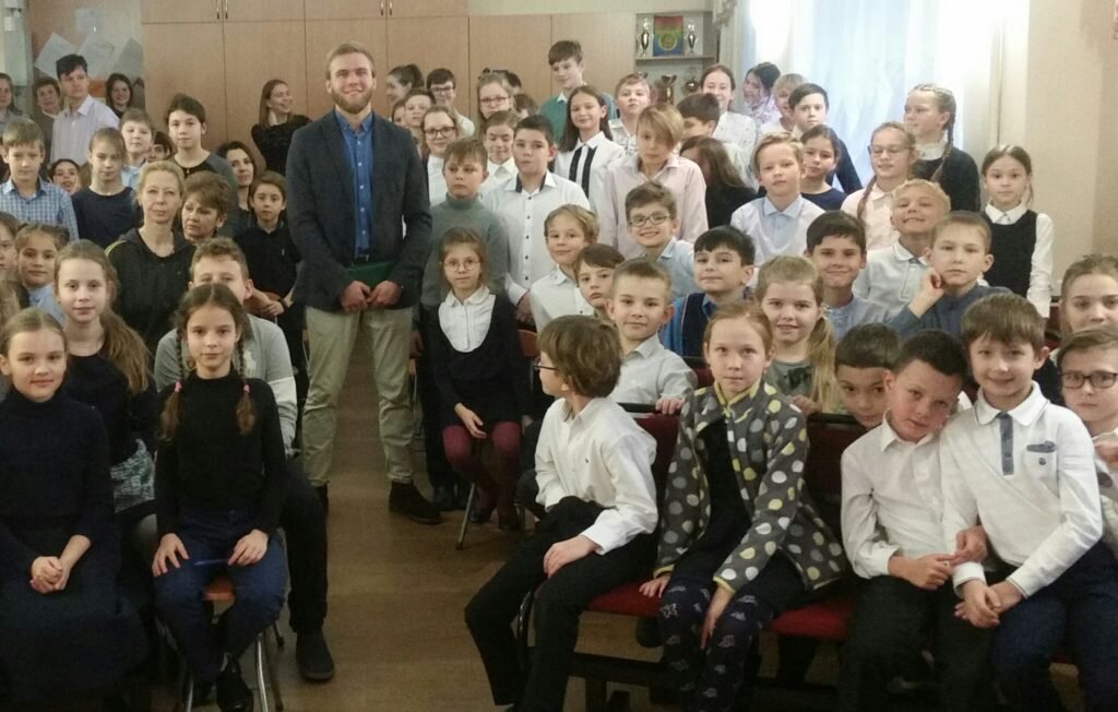 20.01 совместно с фондом им. Н.Н. Миклухо-Маклая открытие в школе выставки «Россия и Океания. XIX-XXI вв.»