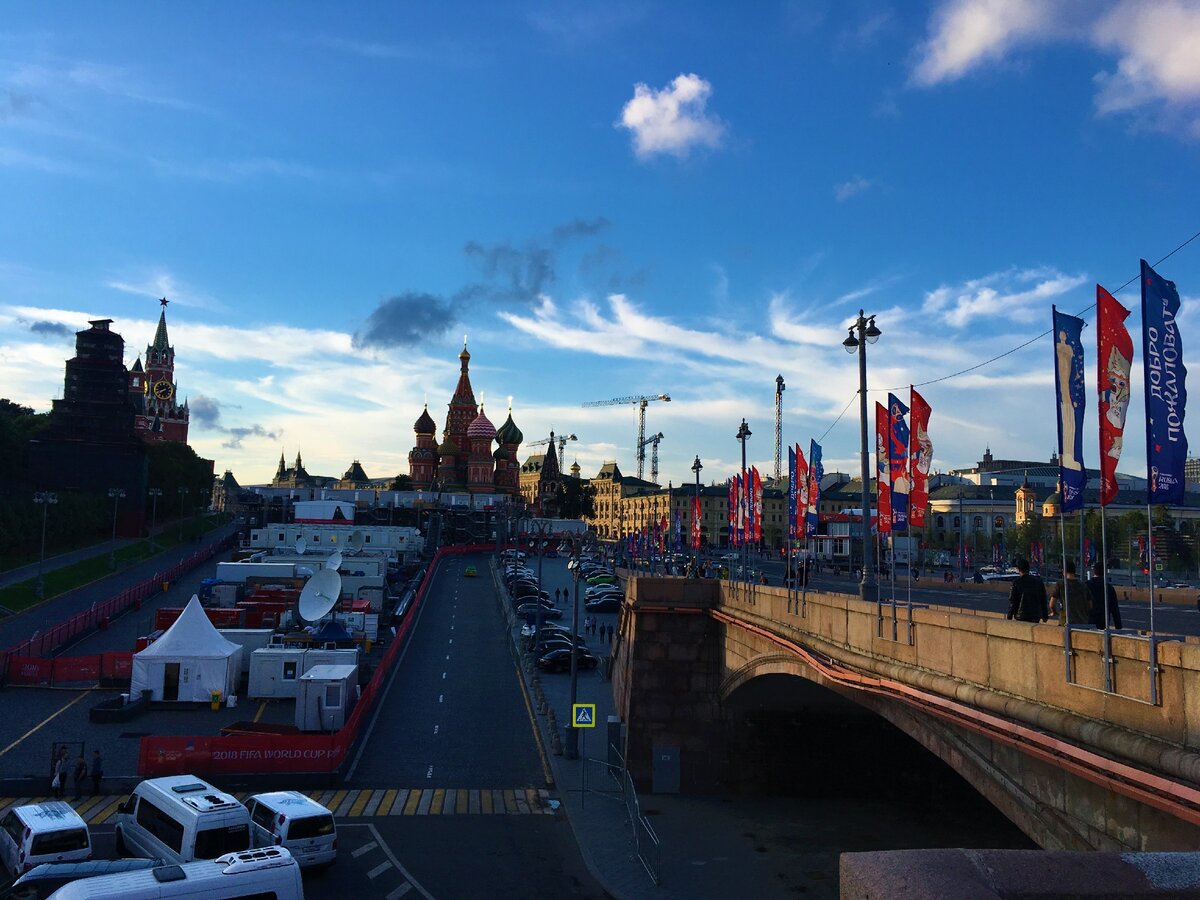 Первый раз увидела Москву и сразу бросилось в глаза поведение людей, я даже разделила их на три типа: торопыги, эстеты,…