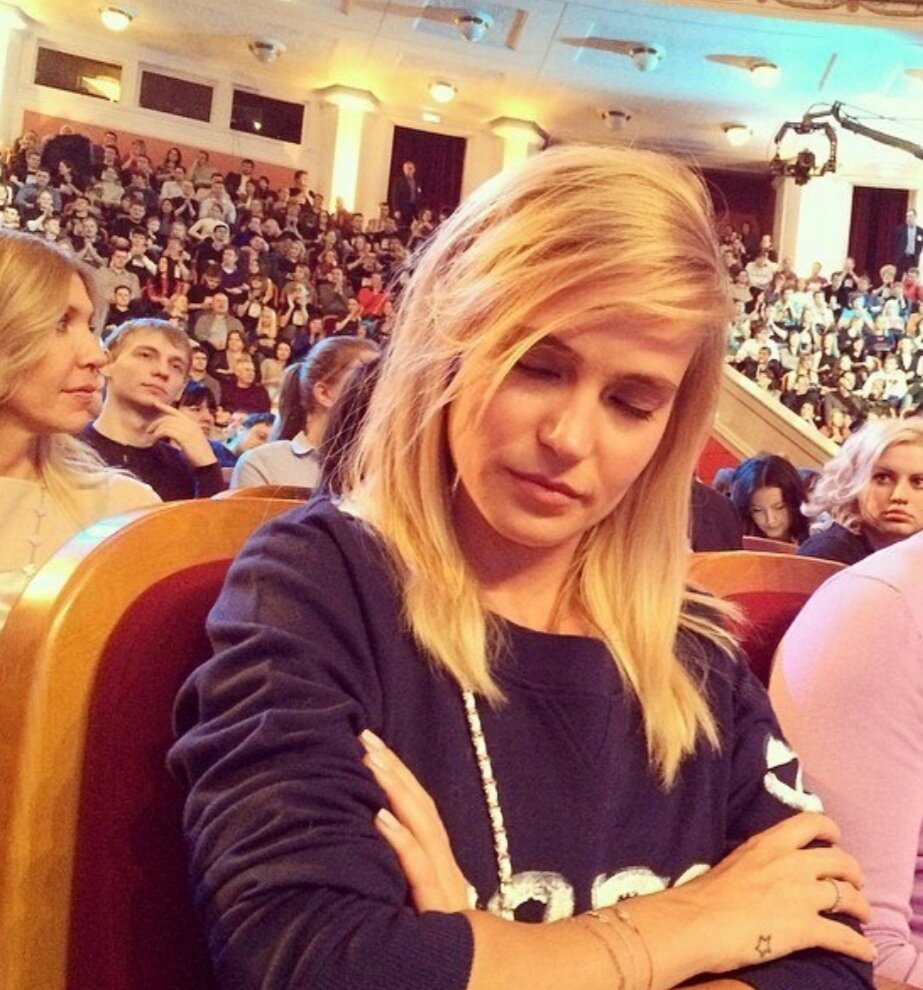 Современный КВН настолько убог, что на нем даже приглашенные знаменитости засыпают. Фото из интернета.