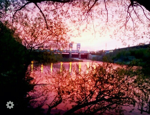 Плотина в мгновение. 