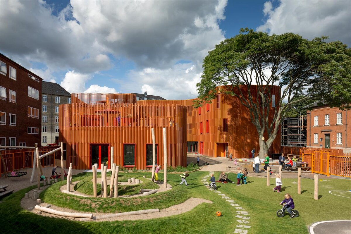 Внутренний двор детского сада в Дании не похож ни один из российских аналогов