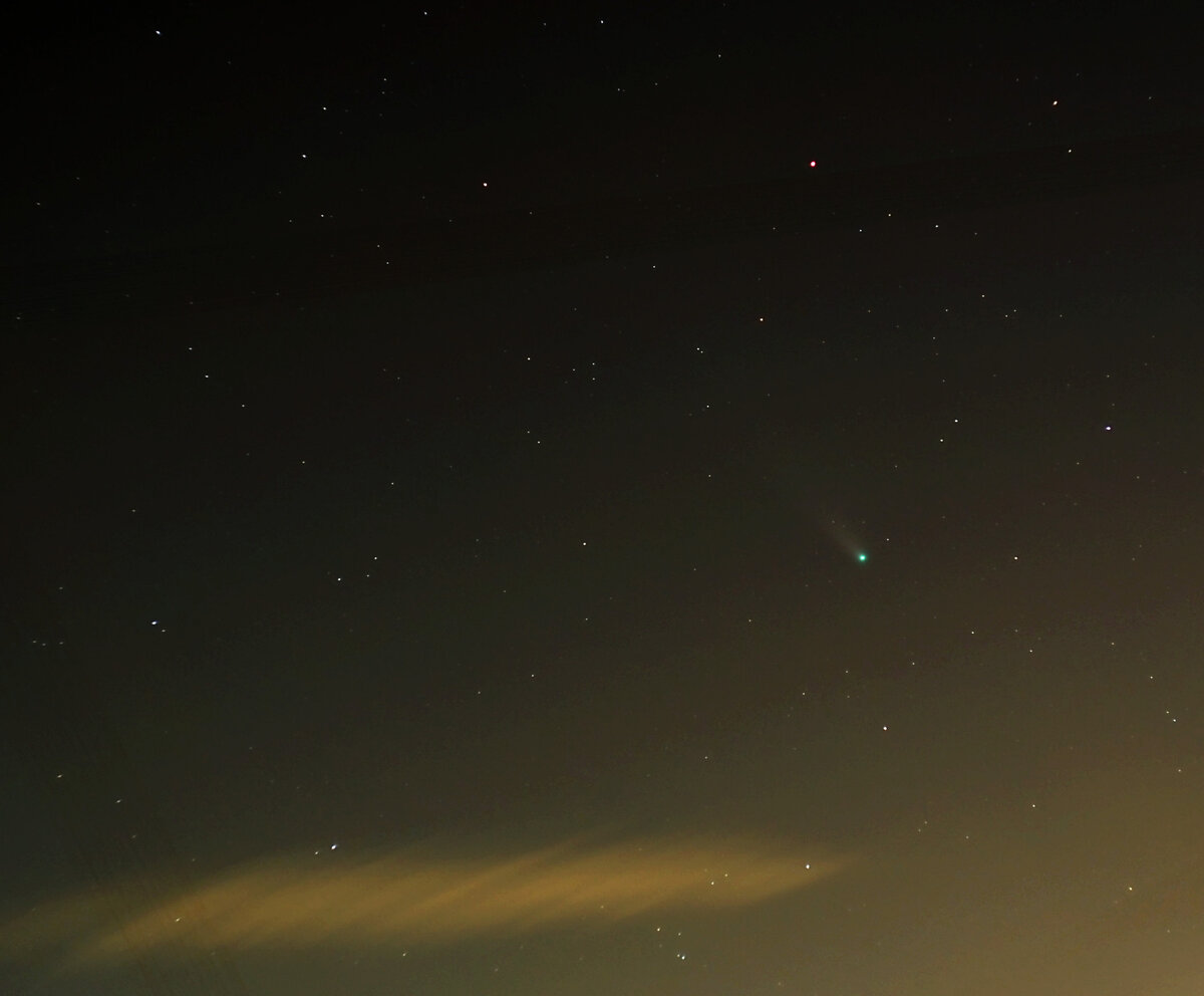 Комета C/2020 F3 (NEOWISE). Экспозиция 50x2". ISO 1600.