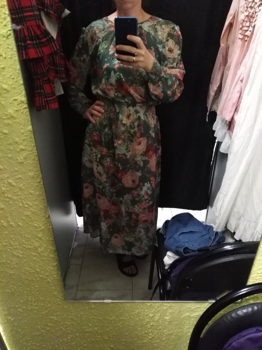 Платье с крупными розами