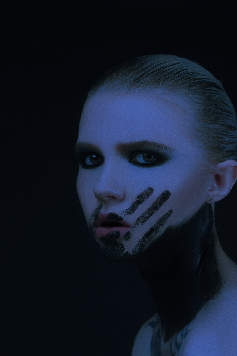 Кстати, я - Арт - Фотограф и автор данной работы!