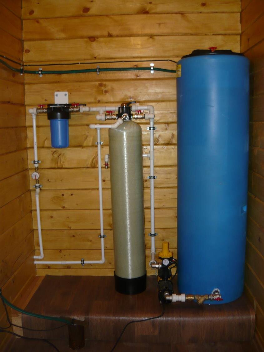 НСО, поселок Мочище, СНТ "Ивушка". Система очистки воды с накопительной емкостью, фильтром обезжелезивания с ручным управлением и фильтром тонкой очистки. (очистка железа до 30 мг/л).