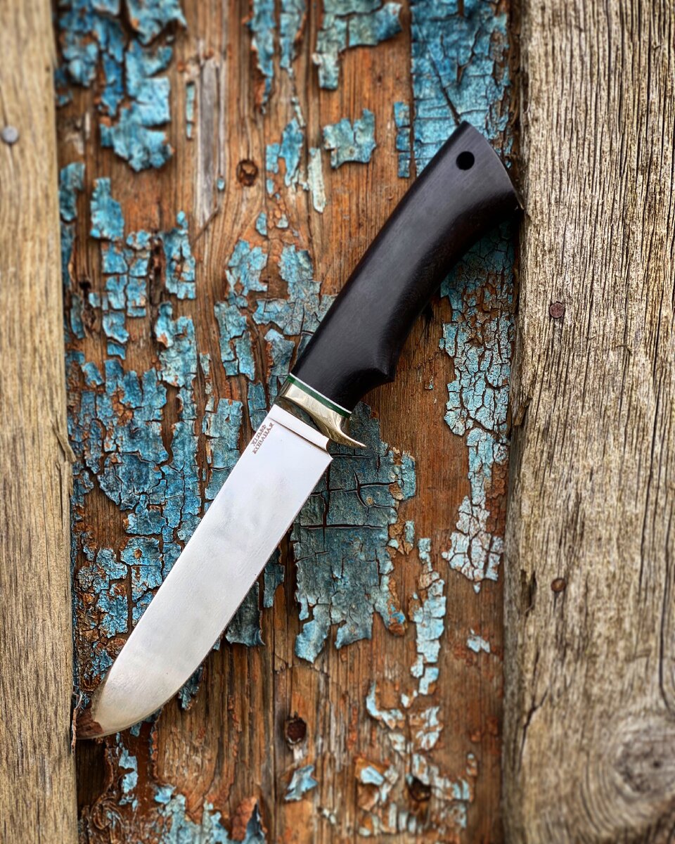 ⚔️БЫВАЛЫЙ⚔️
Здаров👋
Ищешь надежный и удобный нож на все случаи жизни ? 
Вот этот боец отличный вариант 😉

Традиционная форма клинка ,  с прямыми спусками делает этот нож универсальным  . 
«Бывалый» отлично справится как с нарезкой продуктов , так же и построгать удобно или консервы открыть . В общем настоящий инструмент в правильных руках , и кстати про руки , рукоять из дерева граб отлично сохраняет тепло руки , что  весьма удобно при работе на морозе . 

✅Кожанные ножны в комплекте !
🌏Доставка по всему миру !
——————————————————————————————

Для заказа пишите в :

⭕️Директ  @nozhevoy_dvor .
⭕️W/A  +7 950 626 56 59.
🧔Александр.

——————————————————————————————