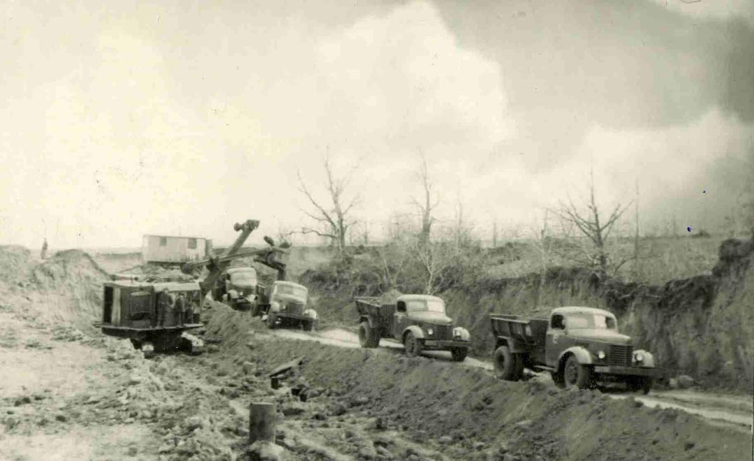 крае 1947 год. послевоенные годы в деревне. базарная площадь ставрополь. крае 1947 год. елисеевский магазин 1947 года.