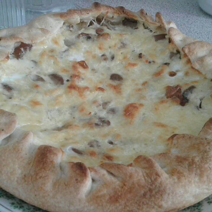 Пирог-киш с курицей и грибами.