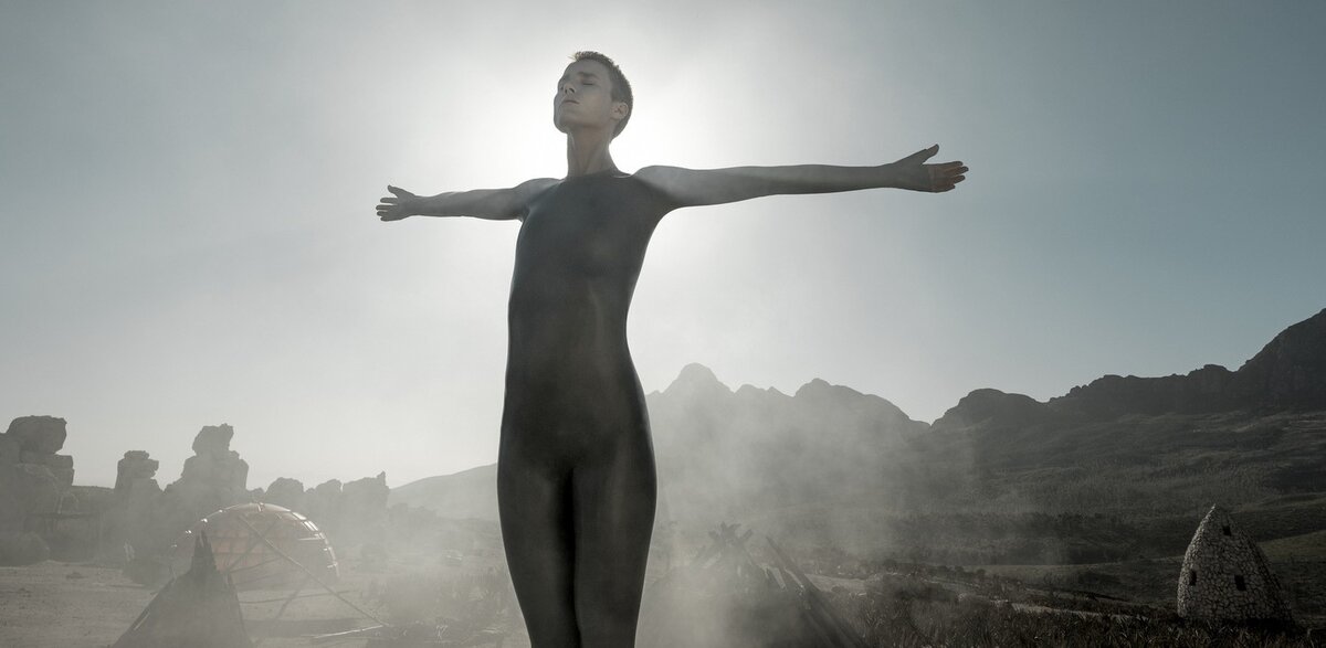 Кадр из сериала «Воспитанный волками»