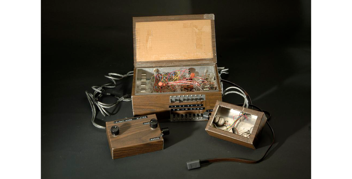 Первая консольная игра. Brown Box (1967) консоль. Первая игровая консоль Brown Box. Brown Box игры. Первые компьютерные приставки.