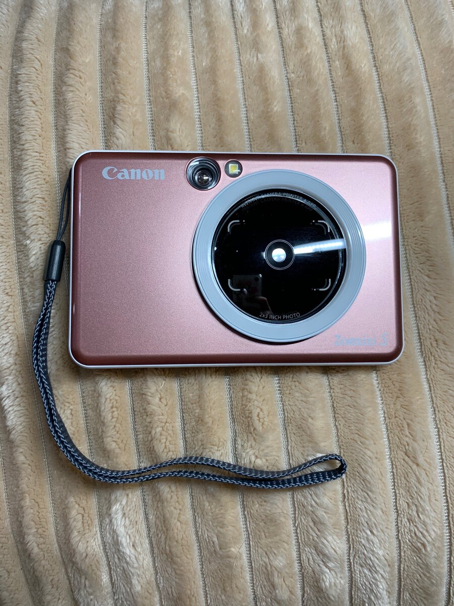 Ее глянцевый корпус цвета розового золота покорил меня с первой минуты! Так же данная модель есть в цвете матовый чёрный и жемчужный белый.