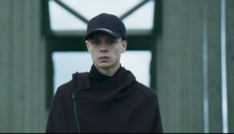 Пока тайна исчезновения главного героя остается нераскрытой