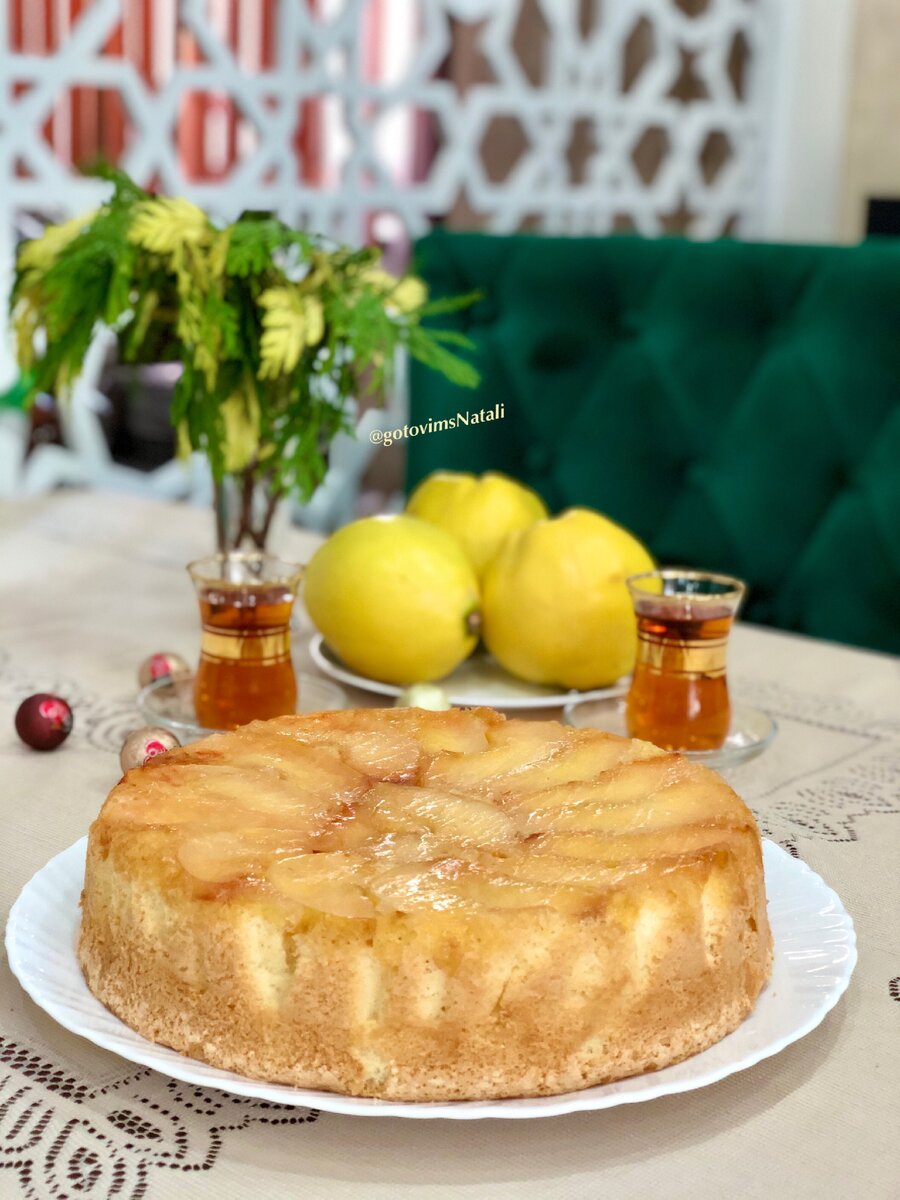 Открытый пирог с айвой и грецкими орехами