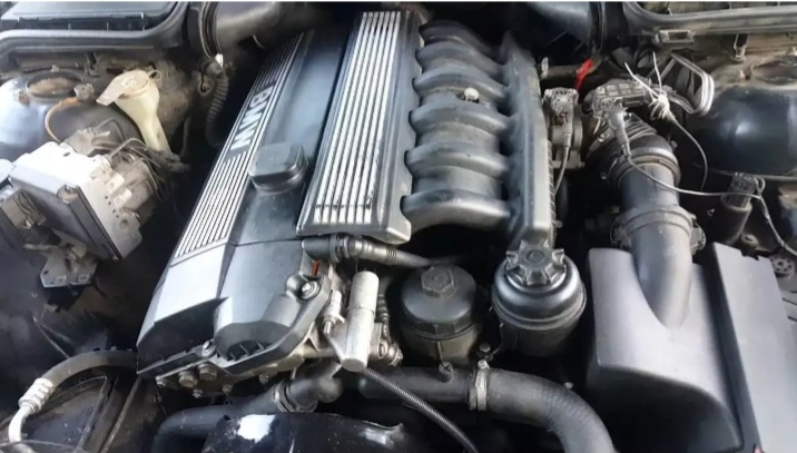 M52b25 бензиновый 2.5.л.