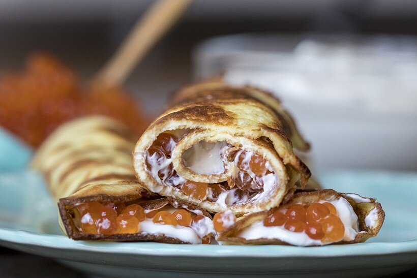 Кето-блины с красной икрой