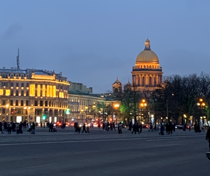 Вид на Исаакий с Дворцовой площади