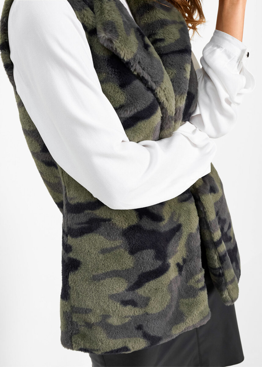 Фото меховой жилетки сбоку