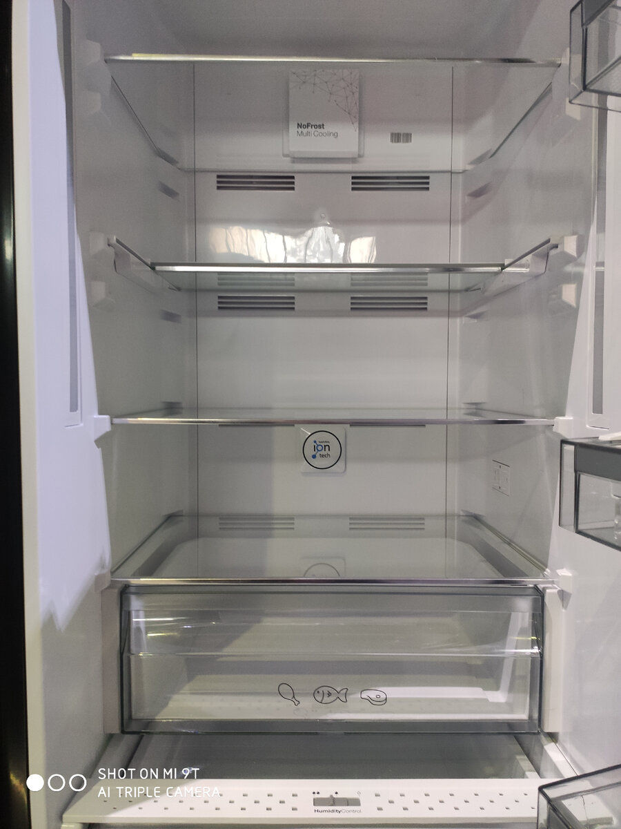 Классический no frost в холодильной камере.