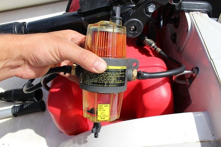 купить топливный фильтр в магазине автозапчастей: https://dvizhcom.ru/catalogs/avtozapchasti/filtry/filter/tip-is-filtry_toplivnye/