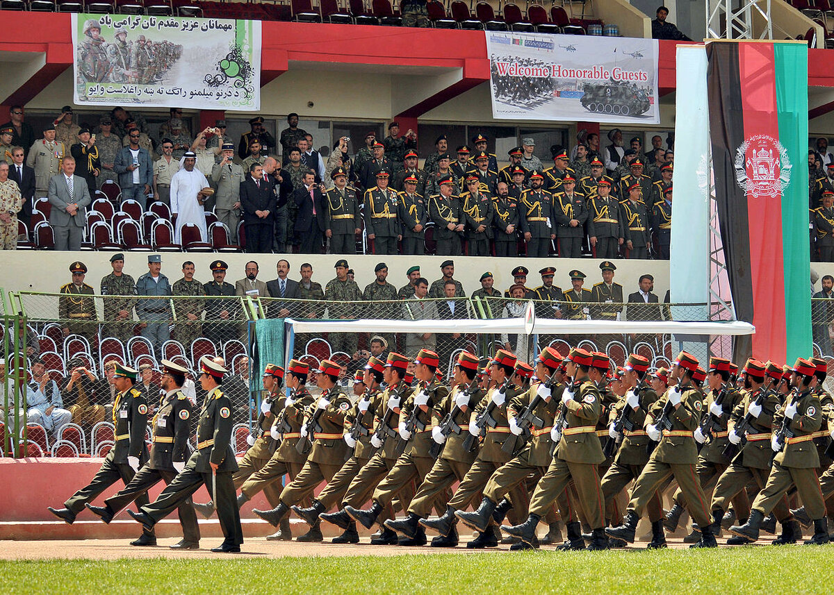 Парад Победы в Кабуле 28.04.2010 Фото https://commons.wikimedia.org/wiki/File:Afghan_Victory_Day_2010.jpg