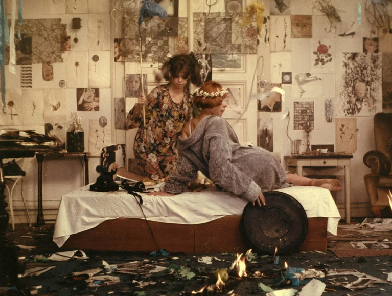 кадр из фильма "Маргаритки" 1966 года