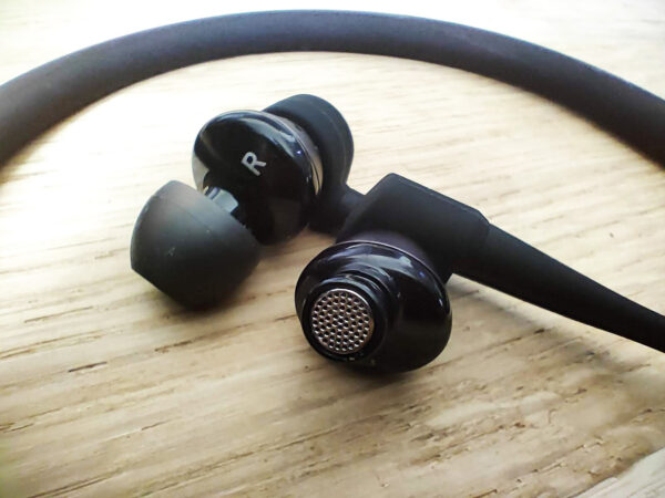Обзор беспроводных наушников Creative Aurvana Trio Wireless: таких вкладышей еще не было6