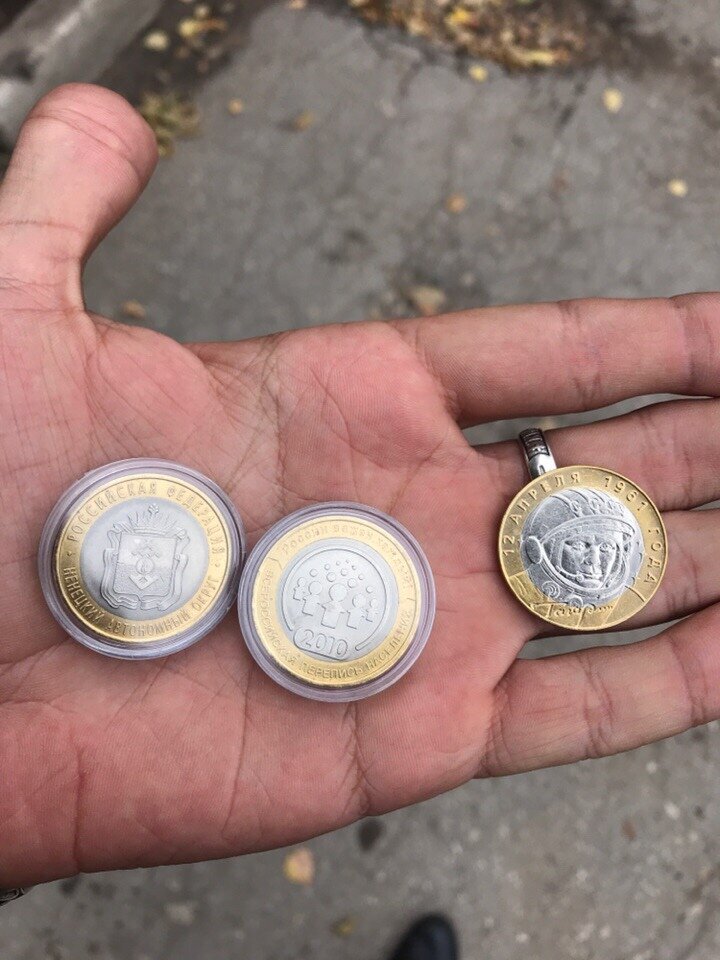 Монеты в капсулах