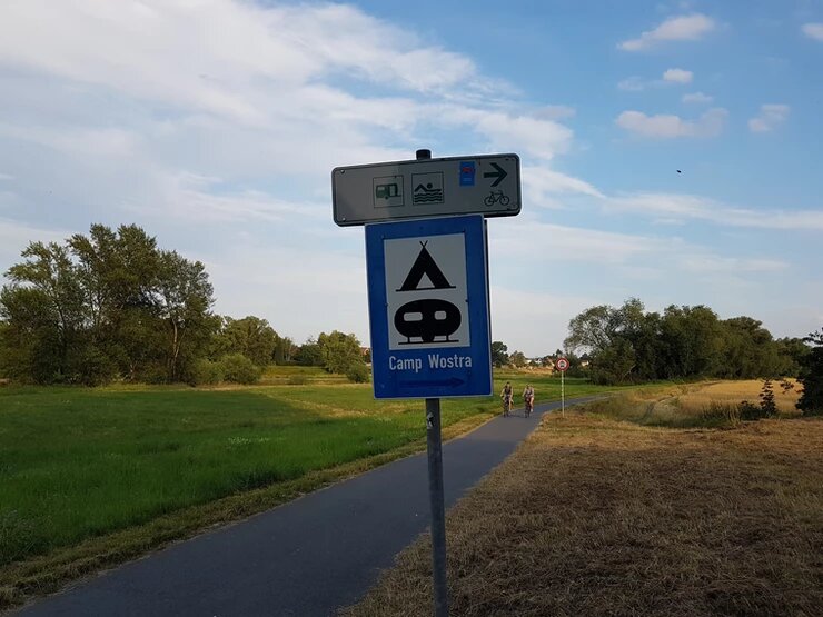 Указатель на велодорожке