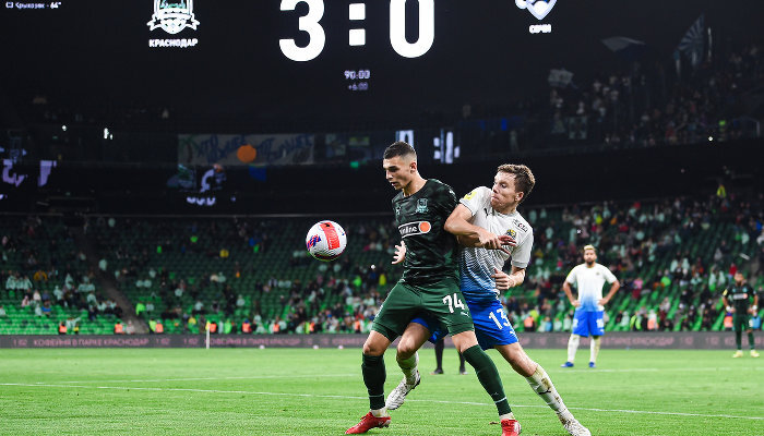 "Краснодар" обыгрывает "Сочи".                фото: картинки  яндекса. 