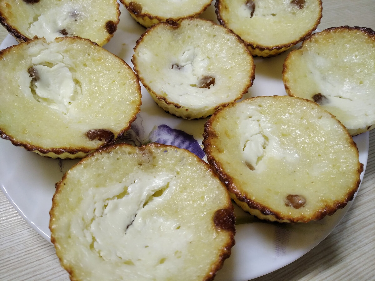 а это творожные запеканочки с изюмом)
