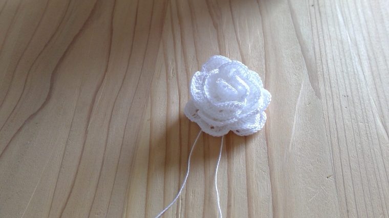 Такой цветочек мы сейчас будем пошагово учиться вязать. 