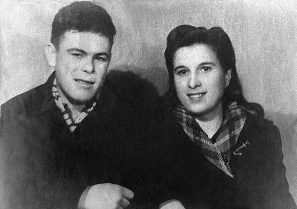 Молодожены Харламовы