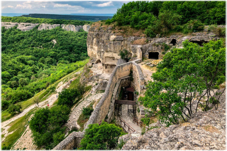 Чуфут-Кале, Здесь провела остаток жизни Богородица. Взято из интернета