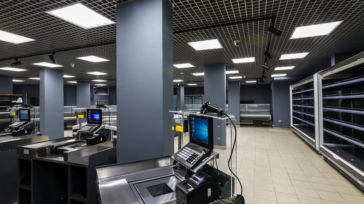 Радиальное расположение торгового оборудования от центра к периферии при особых планировках пространства дает максимальную обзорность