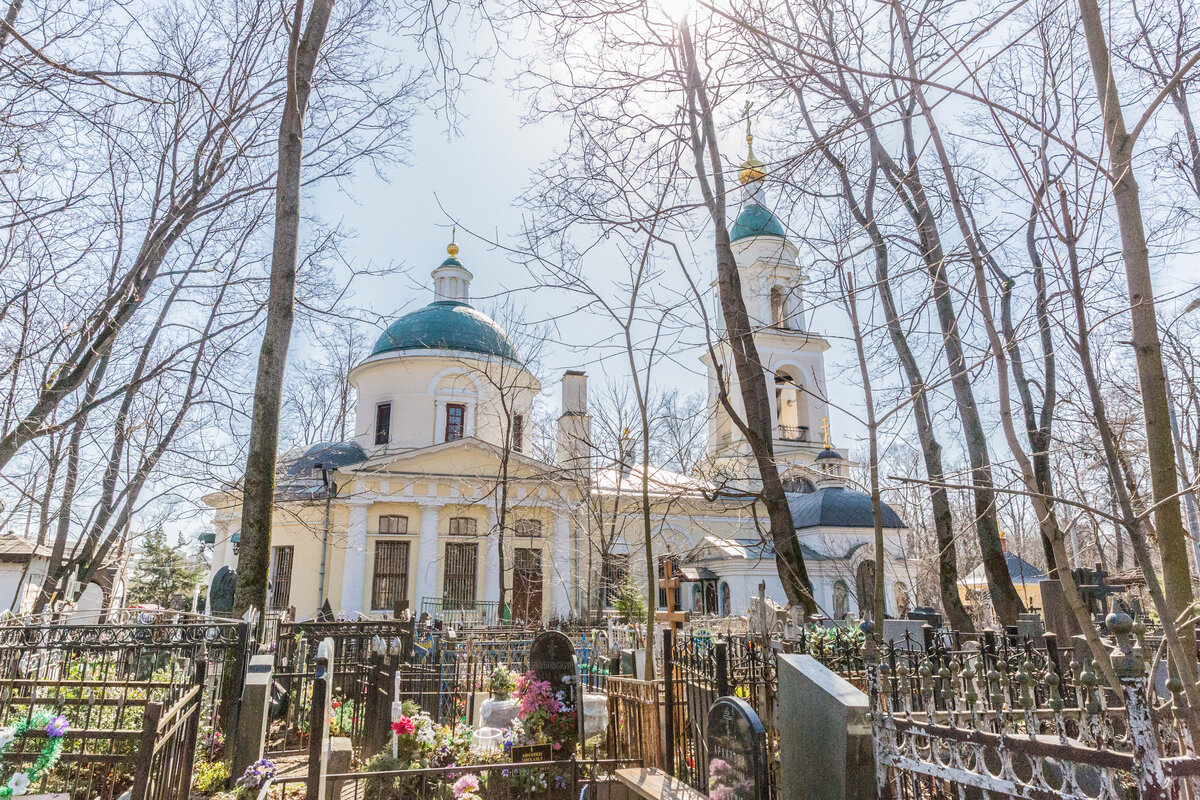 Храм Воскресения Словущего на Ваганьковском кладбище