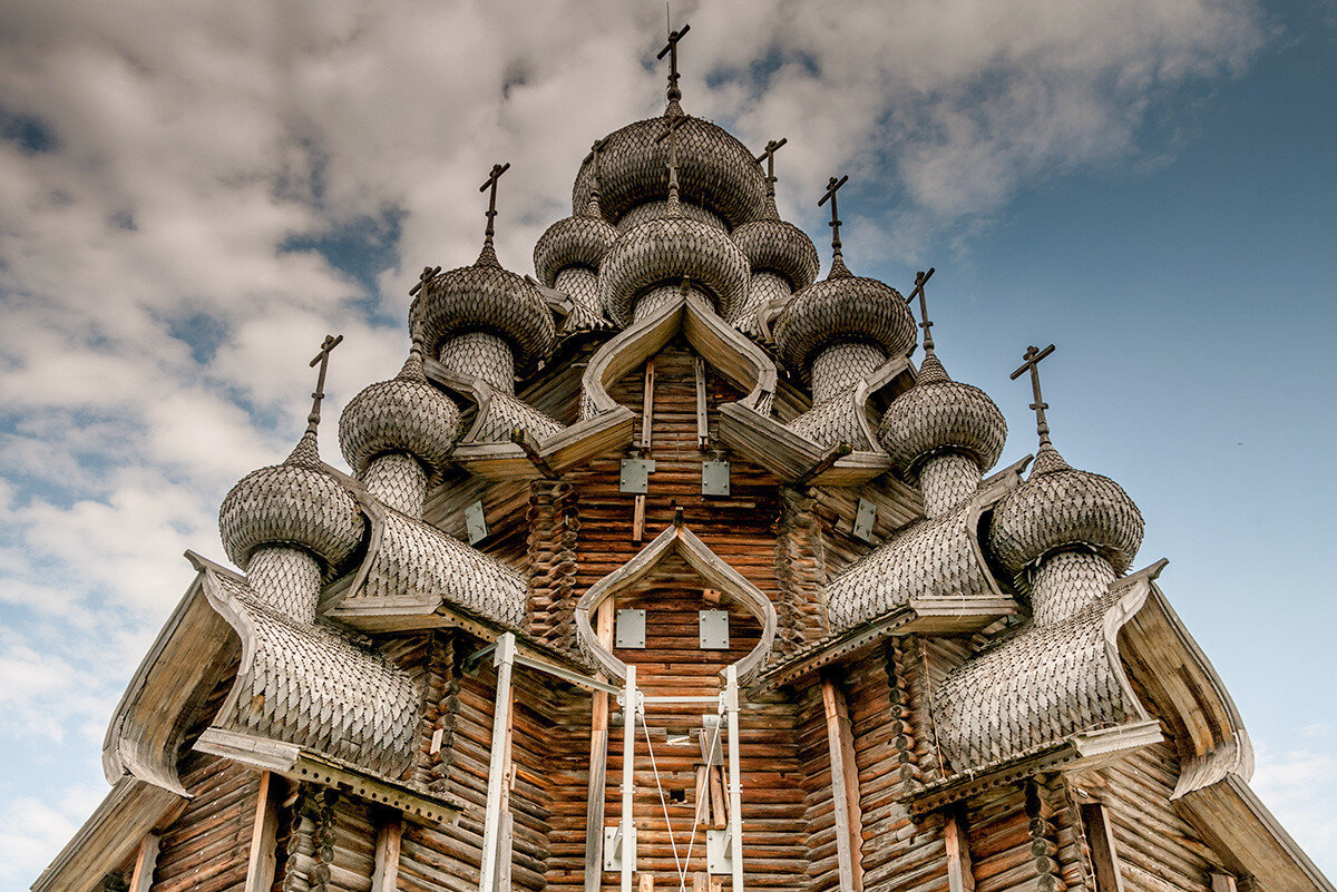 Древний русский храм