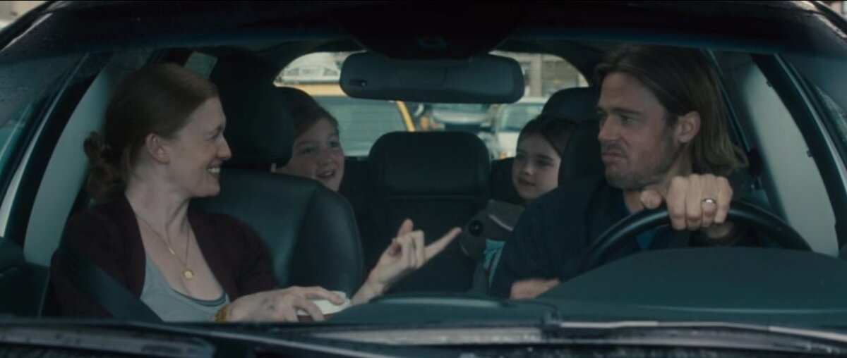 как бы приторно не смотрелась здешняя семейная идиллия - она куда адекватнее чем родственные отношения в "Войне миров" с Томом Крузом