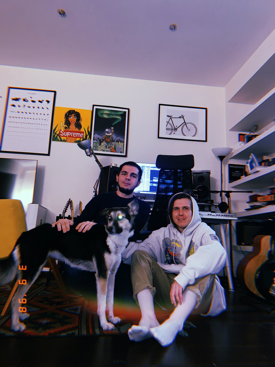 Вокалист ISTOVO Саша Кабз и фронтмен The Blacklights Саша Потапов на студийной сессии The Sign в студии The Mosmix Room.