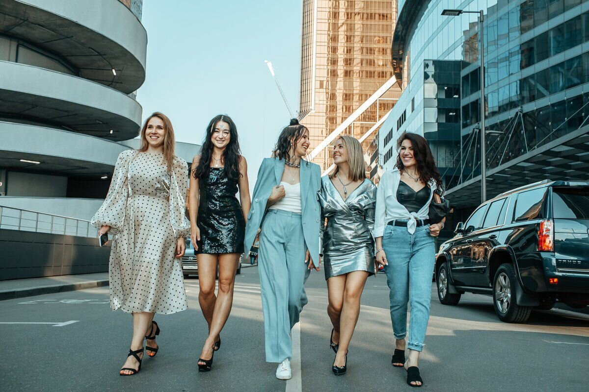 Это — миф! Особенно, если с тобой твой Бро — команда GO BRO TRAVEL! Мы обошли всю Москву, чтобы тебе в ней нашлось огненное место. Освободи в своем плотном графике время для кружки ароматного кофе и проведи его с нами и нашим гайдом — полной программой развлечений и культурного отдыха в столице.