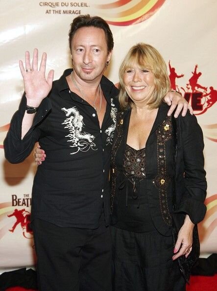 Джулиан и Синтия Леннон