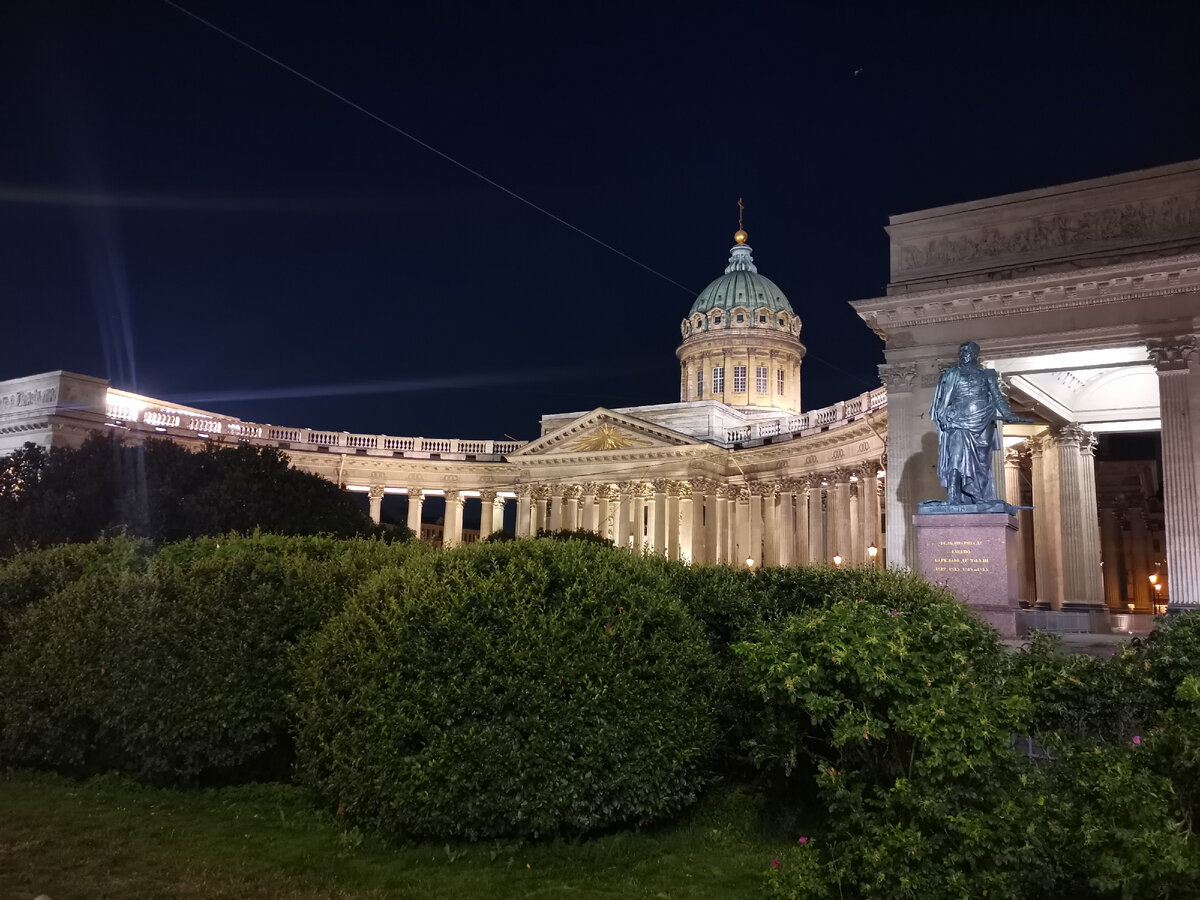 А это Санкт-Петербург. Мой любимый собор. Приезжая в Питер, каждый раз восхищаюсь этим произведением искусства. 