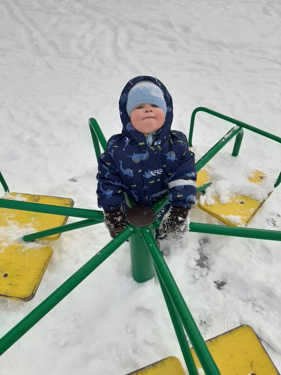 Паша на прогулке