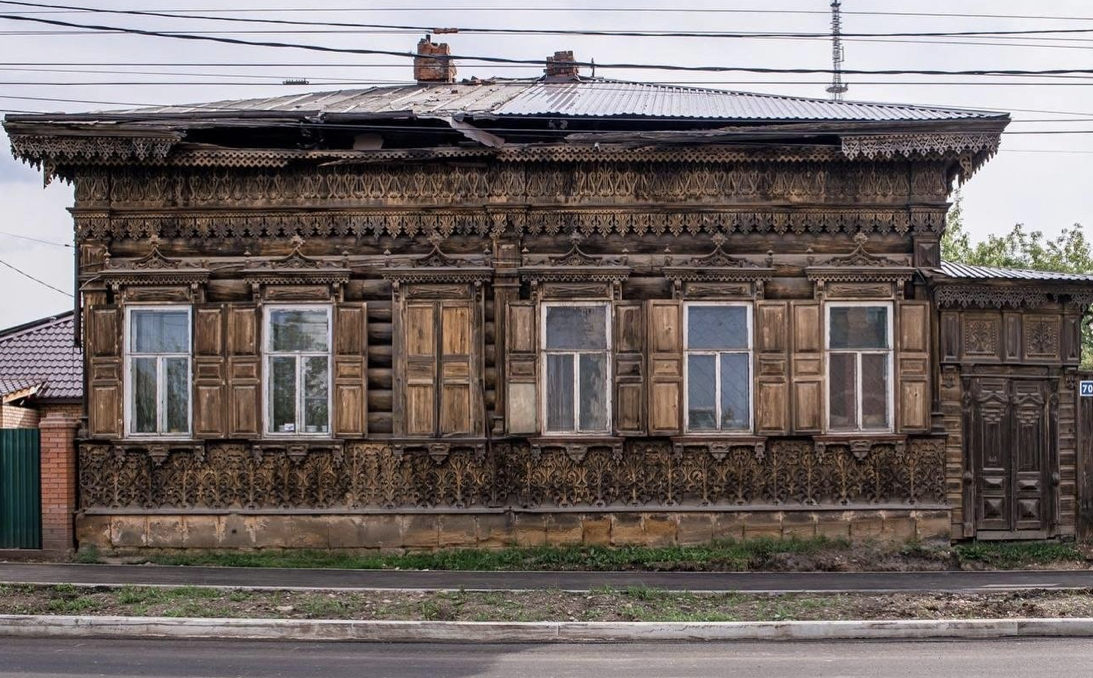 
«Иркутский блог» продолжает освещать тему главной угрозы для архитектурного наследия Иркутска — массового сокращения реестра выявленных памятников, среди которых подавляющее большинство — средовая...-141