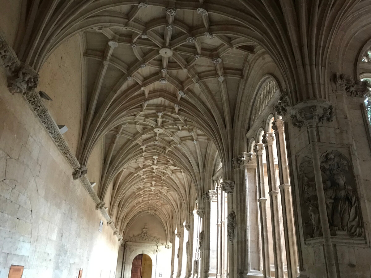 Саламанка. Монастырь Сан Эстебан