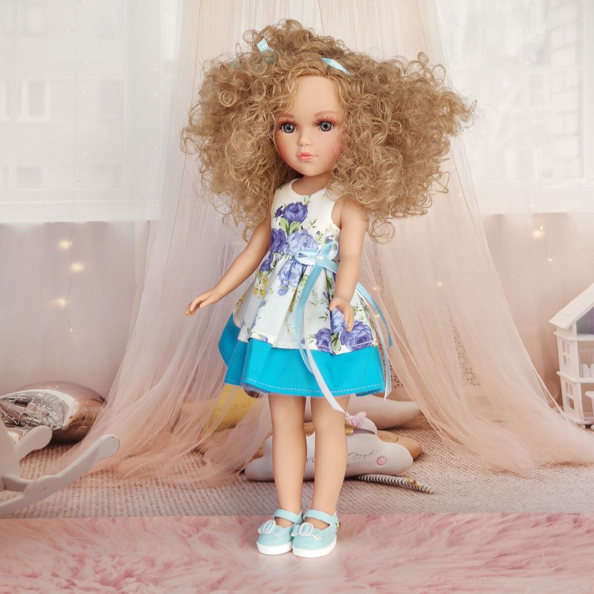 Рост куклы - 35 см.