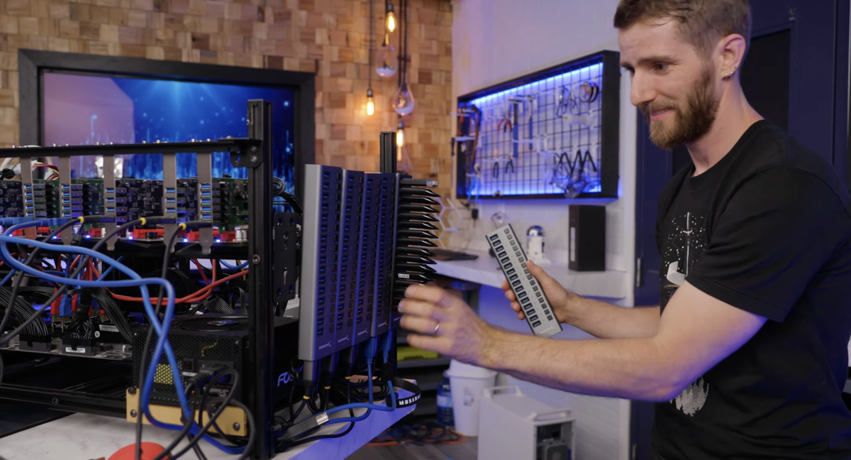    Linus Tech Tips