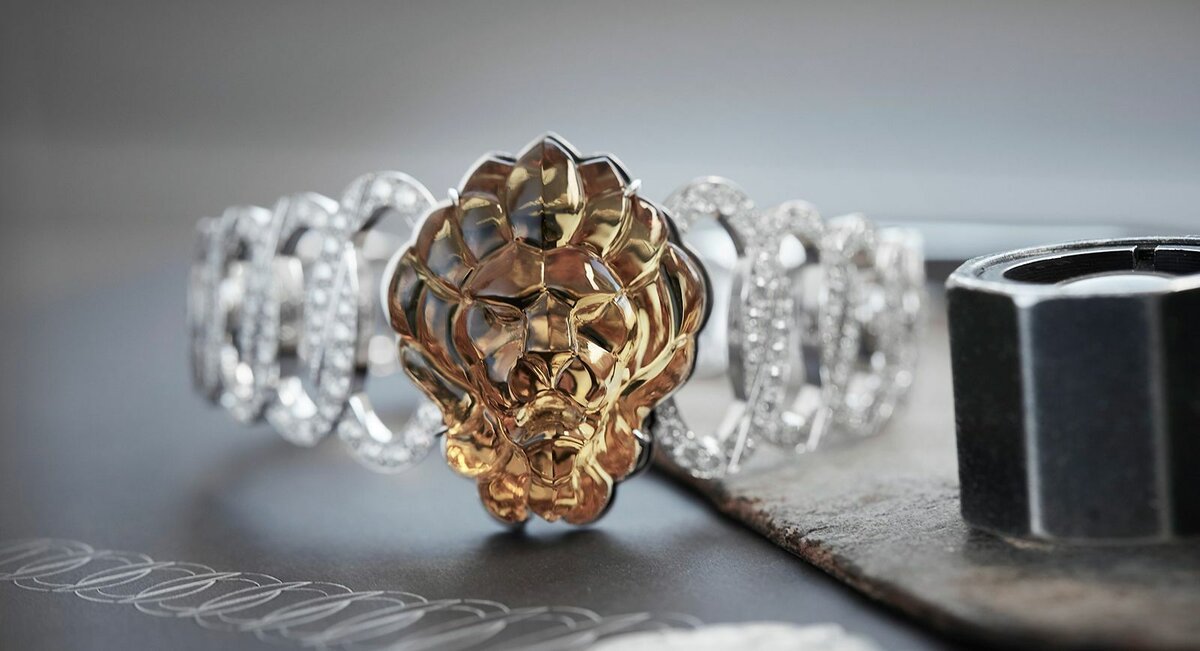 Лев Chanel