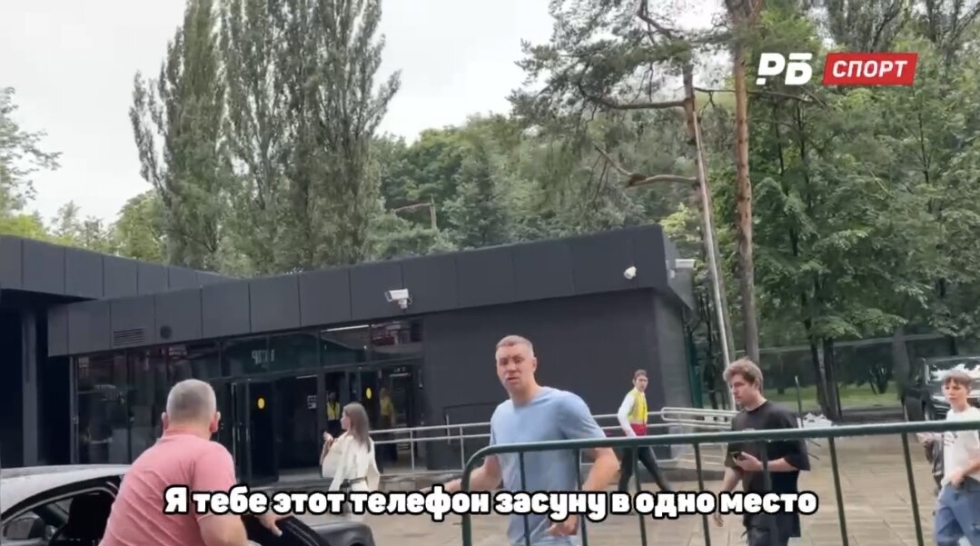 Артем Дзюба и его реакция на вопрос репортера. Скриншот с видео "РБ Спорт"